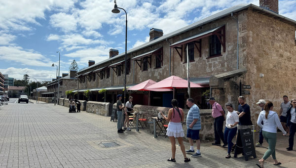 The Warders hotel once housed employees of Freemantle Prison, about a five minute walk away.